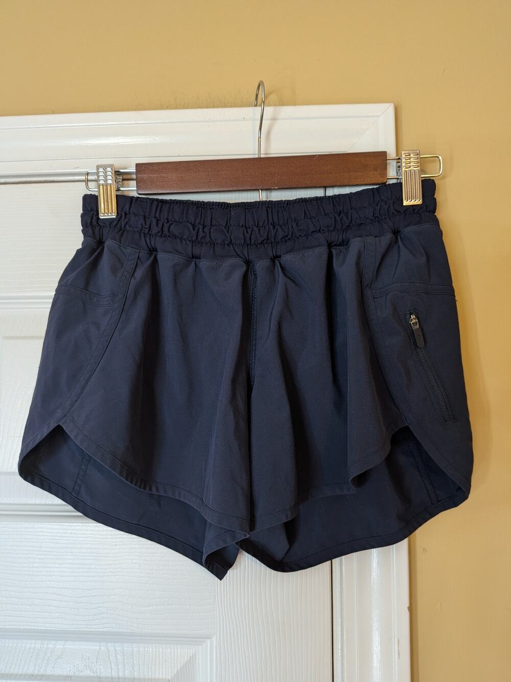 Lululemon Navy Blue Athletic Shorts Size 4 Preppy Minimalist Inseam 4"